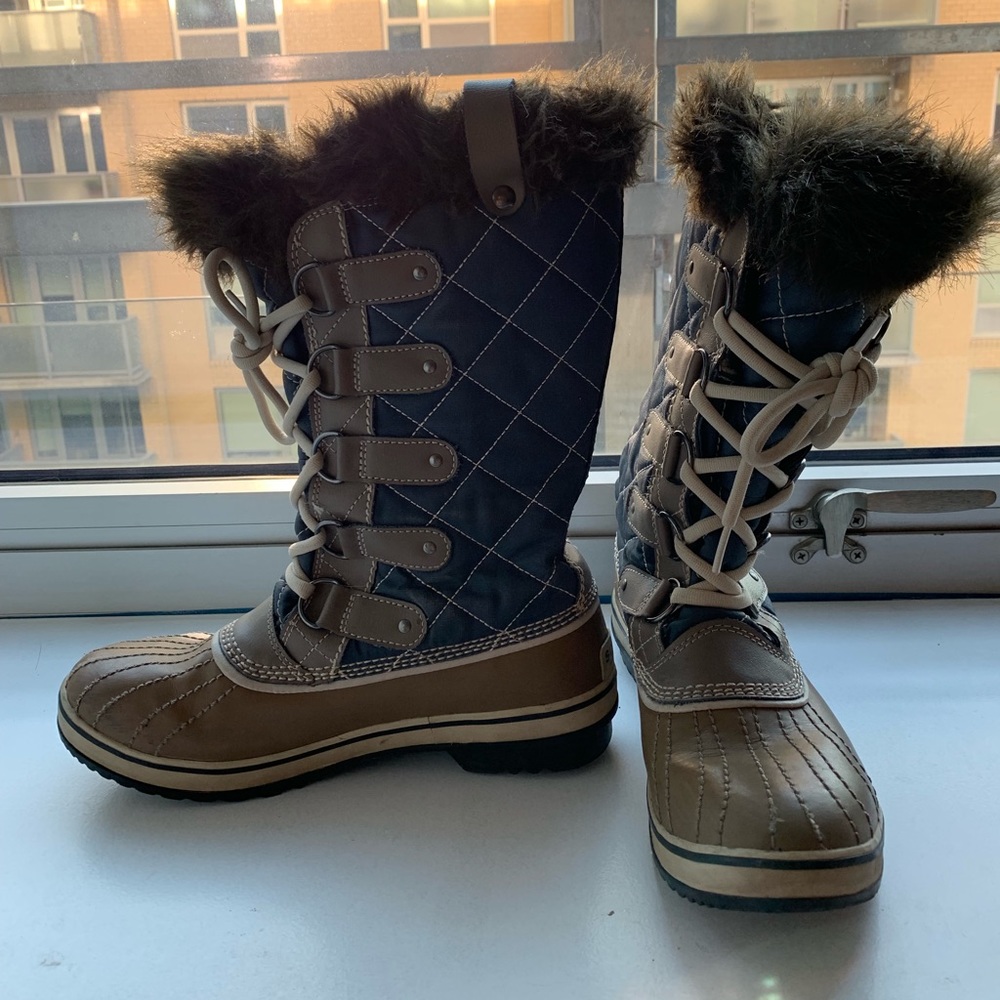 Like New Sorel Boots!!